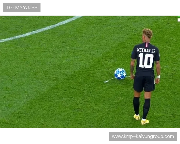 内马尔任意球弧线破网,巴西再现经典一刻